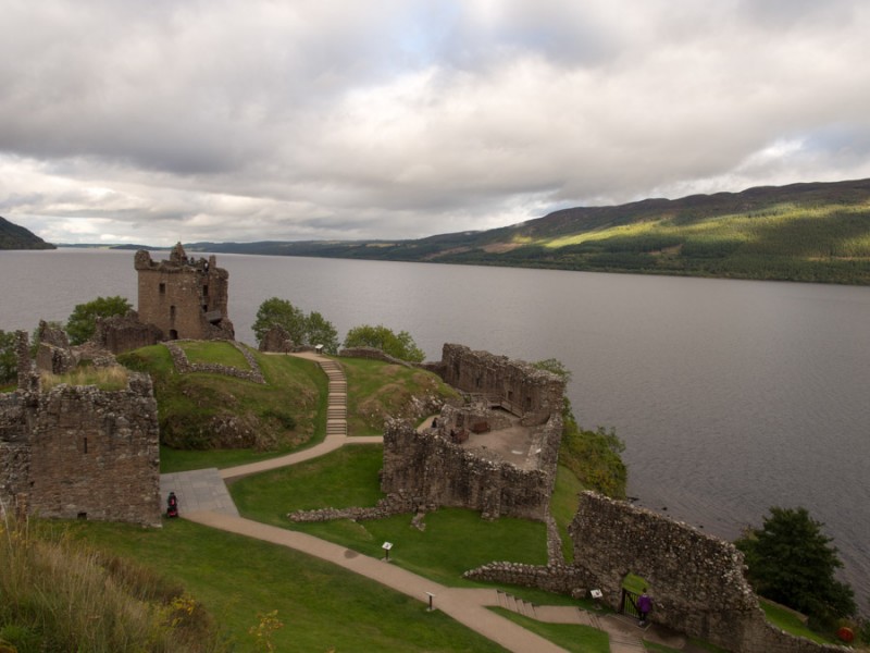 scotland urquhart castle and loch