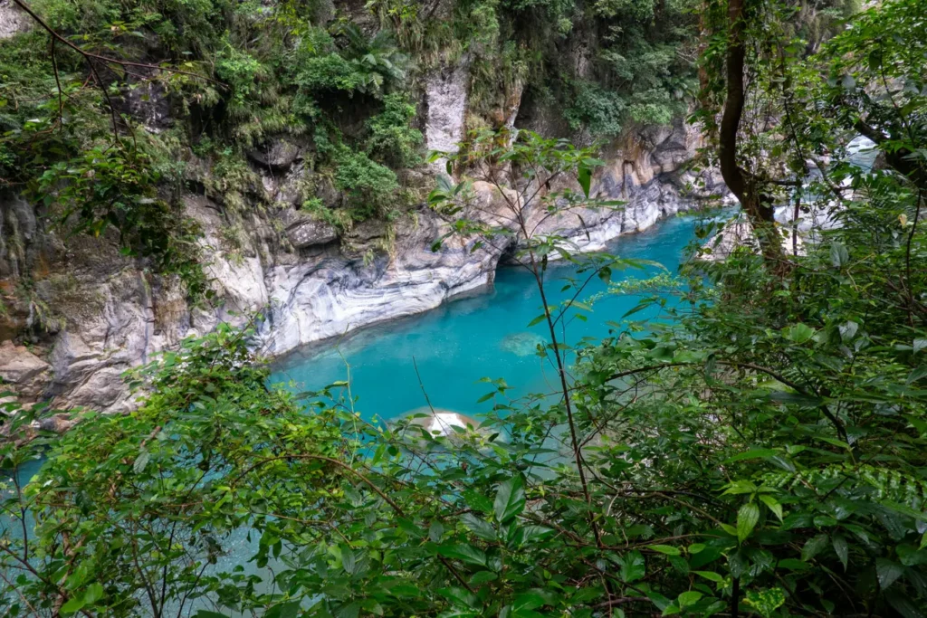 eau turquoise Shakadang Trail