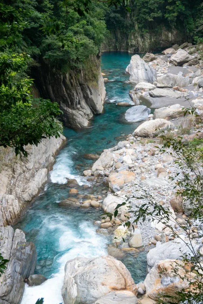 gorge Shakadang Trail