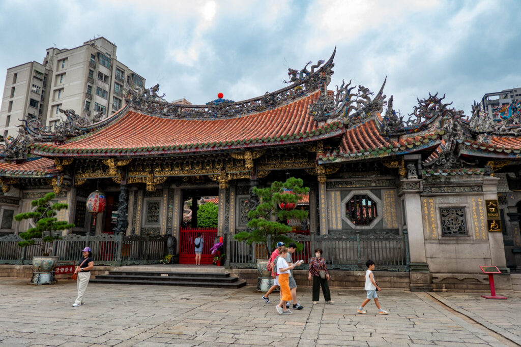 Longshan temple