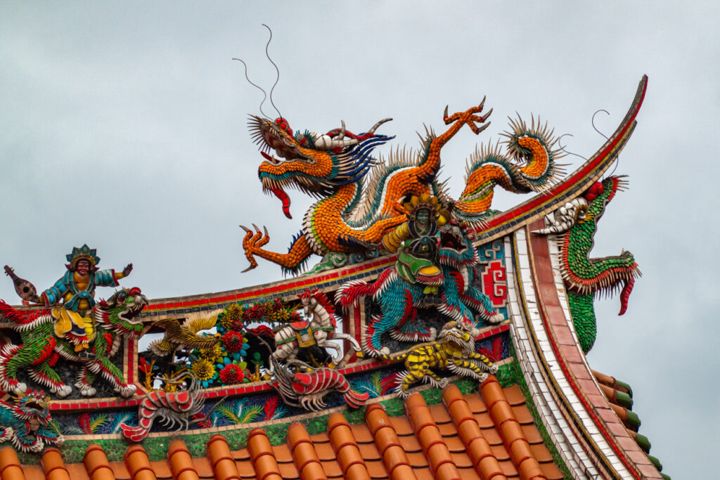 Longshan temple dragon