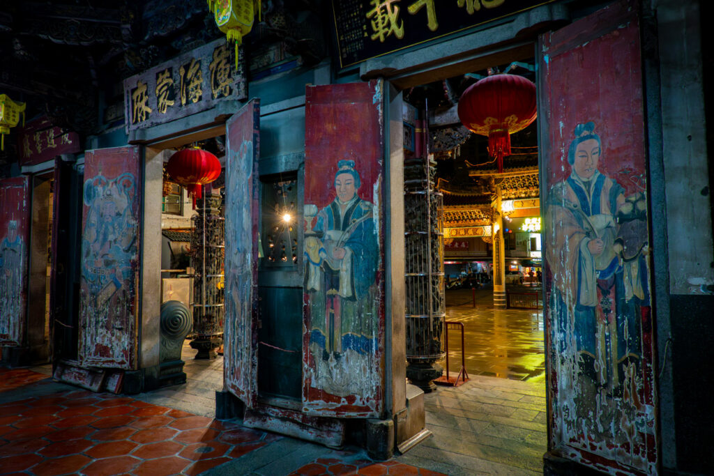 porte temple de nuit lukang