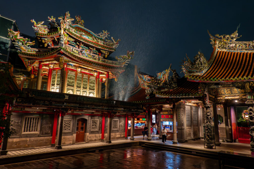 temple de Longhsan de nuit