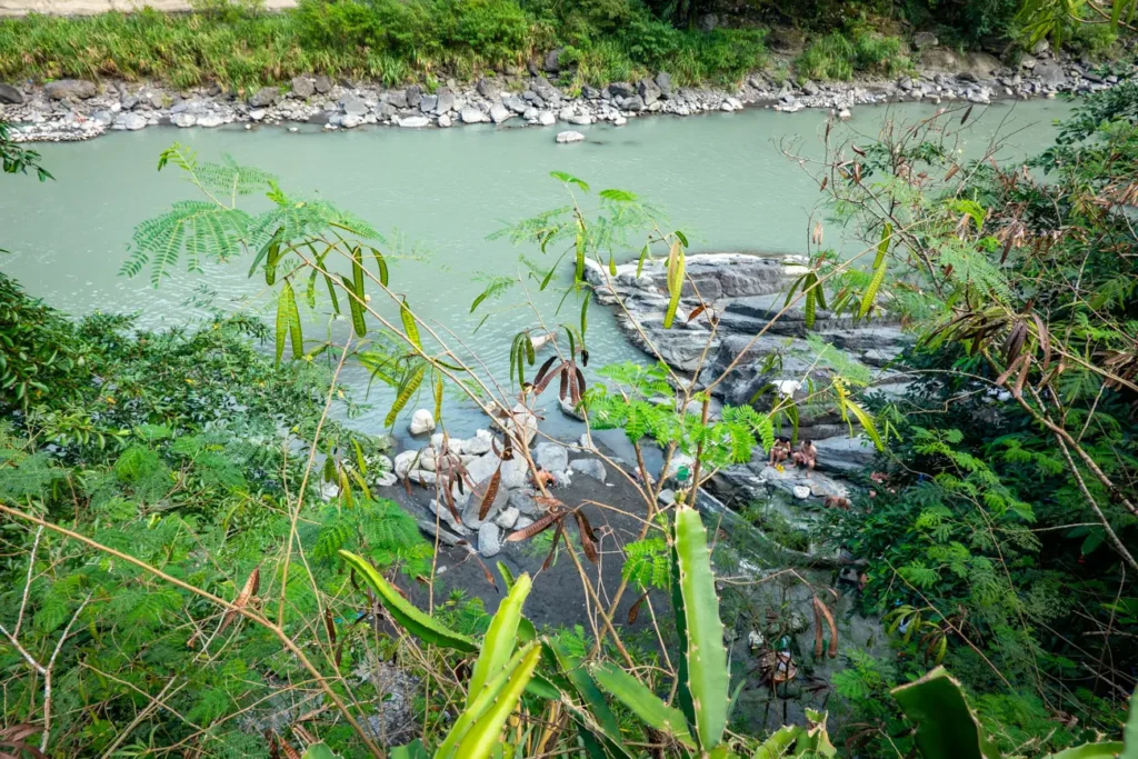 Wulai pique nique au bord de l'eau